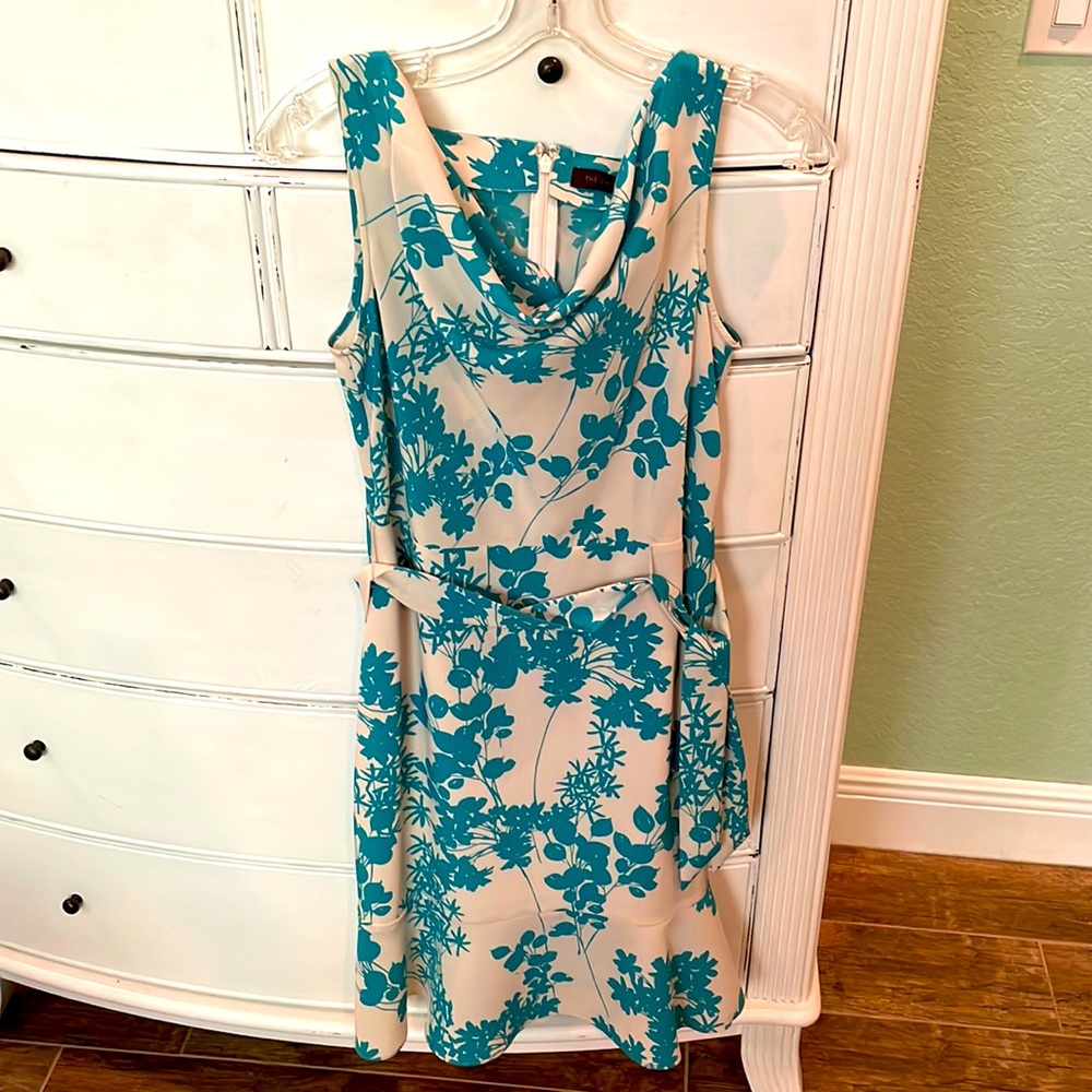 Super cute The Limited dress size 2 worn once.